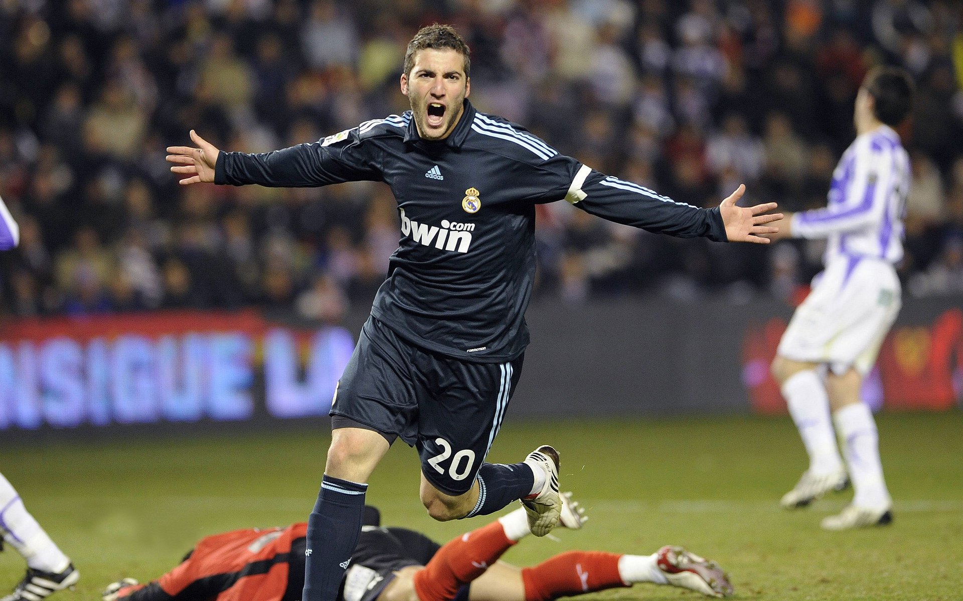 阿贾克斯双胜之喜，四强之路充满逆进之兆，阿贾克斯很强