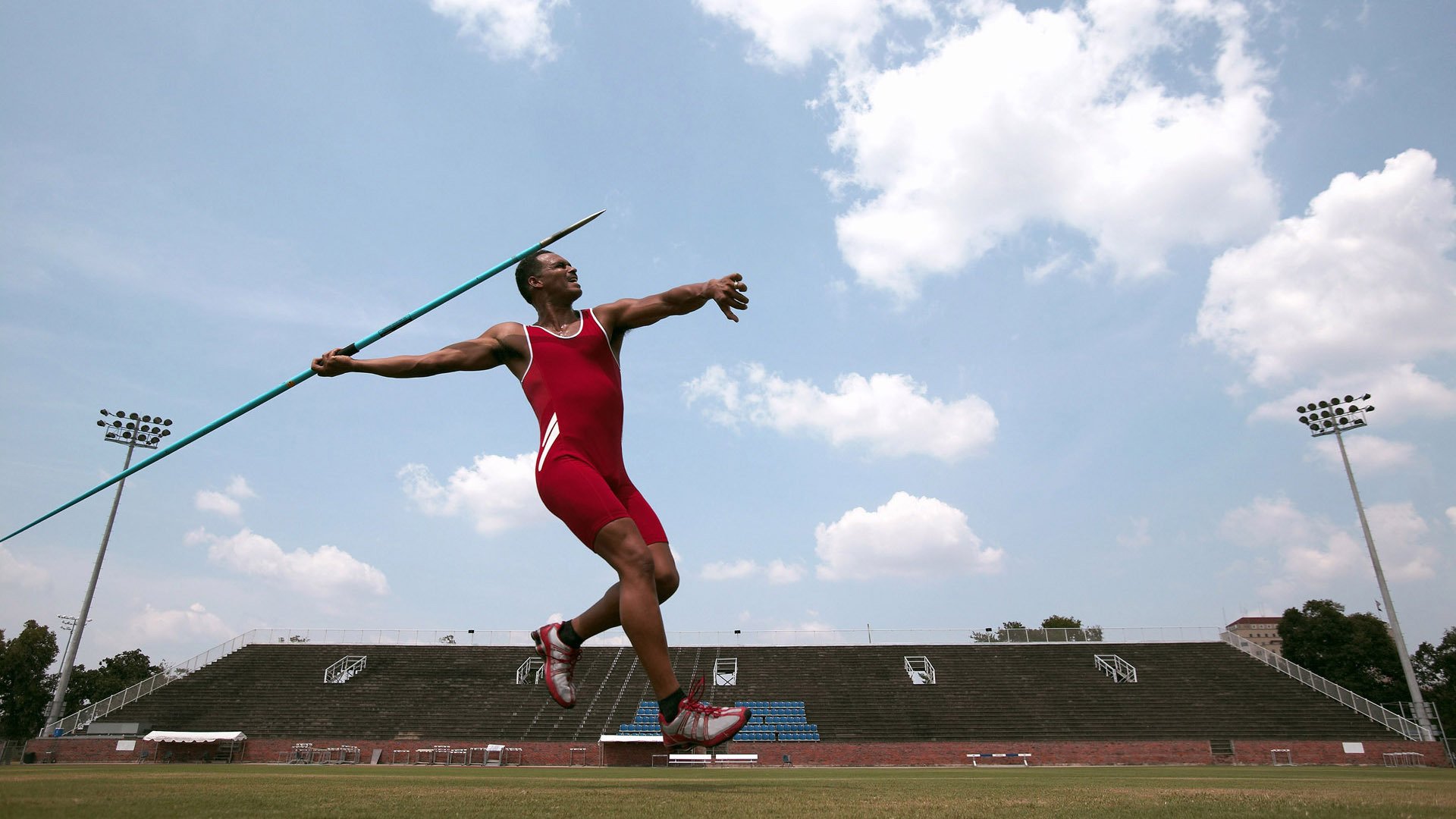 “华金·托比利亚的攻守兼备,成为美洲狮队不可忽视的存在”